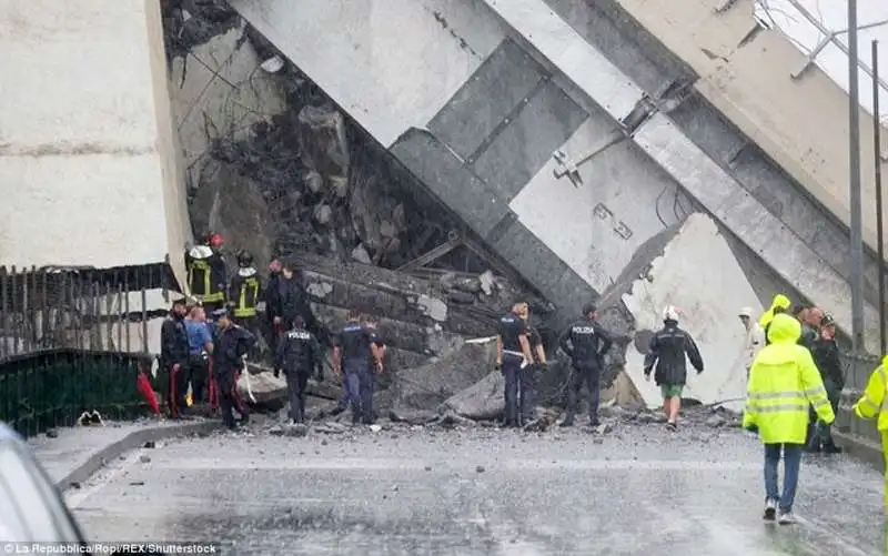 crollo ponte morandi genova 24