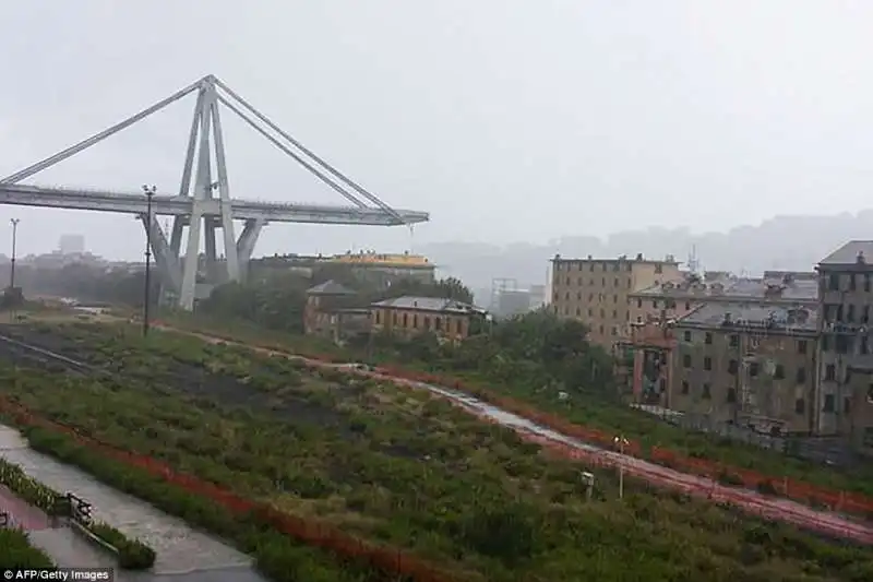 crollo ponte morandi genova 26