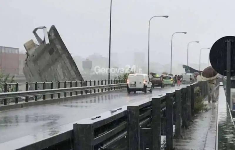 crollo ponte morandi genova 3