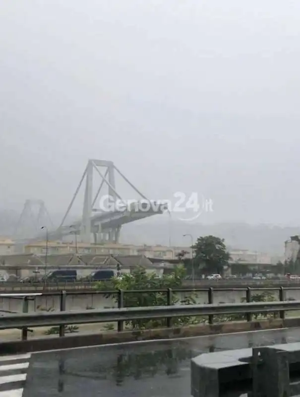 crollo ponte morandi genova 5