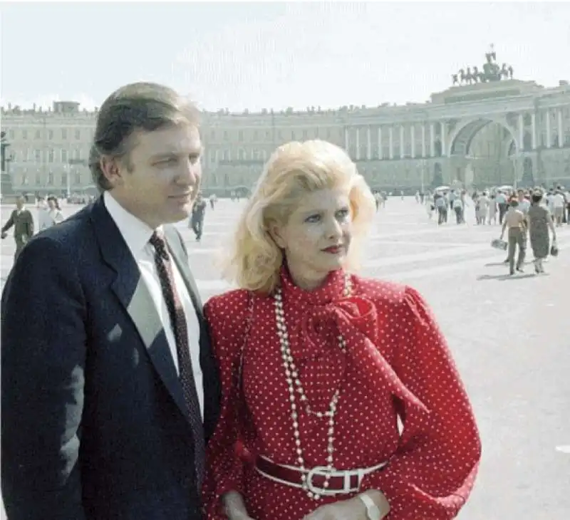 DONALD E IVANA TRUMP NEL 1987 VISITANO SAN PIETROBURGO