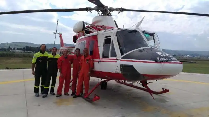 ELICOTTERO VIGILI DEL FUOCO FOTO SELVAGGIA LUCARELLI