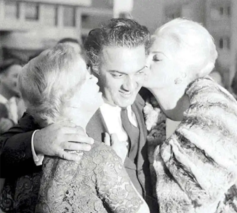 federico fellini con giulietta masina e anita ekberg