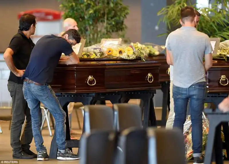 funerali per le vittime del crollo del ponte a genova 7