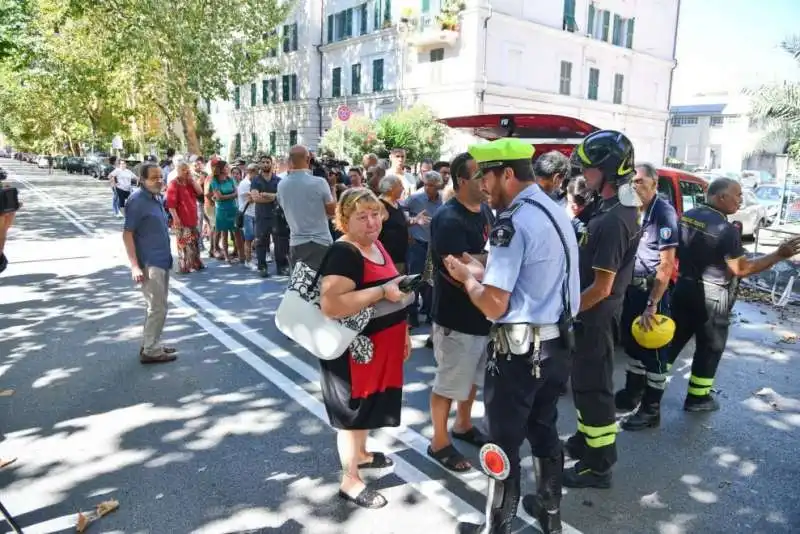 Genova, le case di via Walter Fillak, sotto il ponte crollato