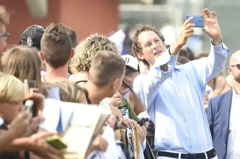 john elkann coi tifosi juventini