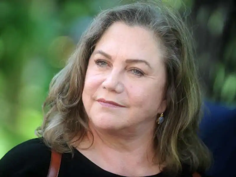 kathleen turner 6