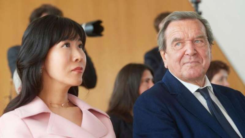 kim so yeon e gerhard schroeder