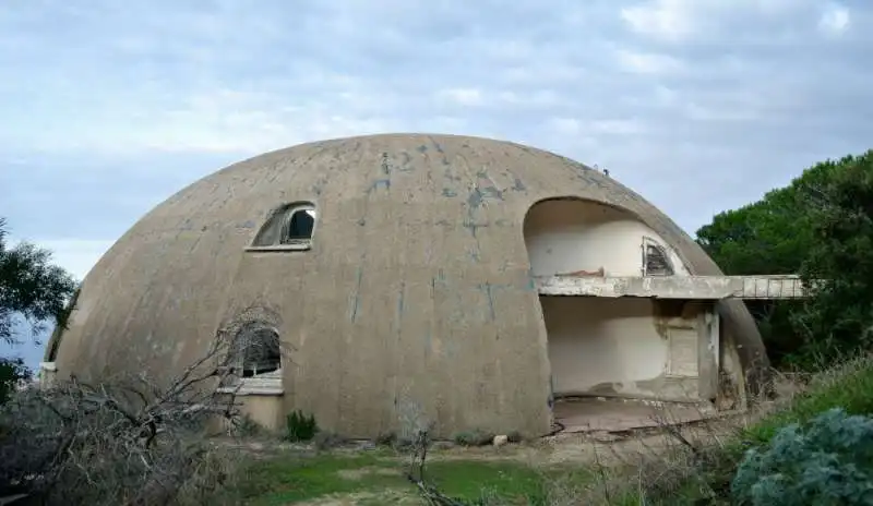 la binishell  di antonioni e monica vitti