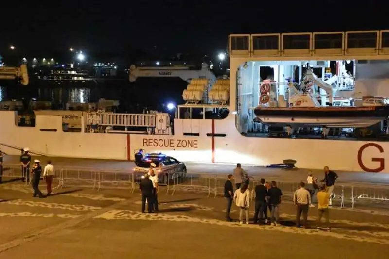 la nave diciotti a catania 11