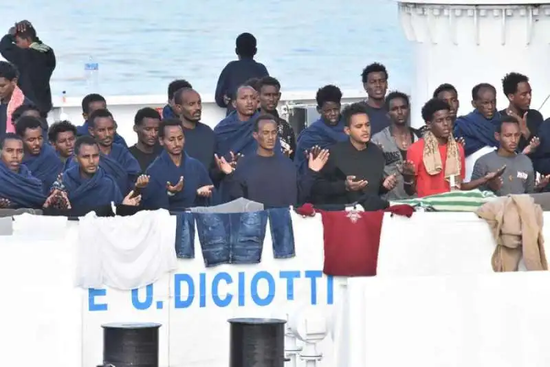 la nave diciotti a catania 2