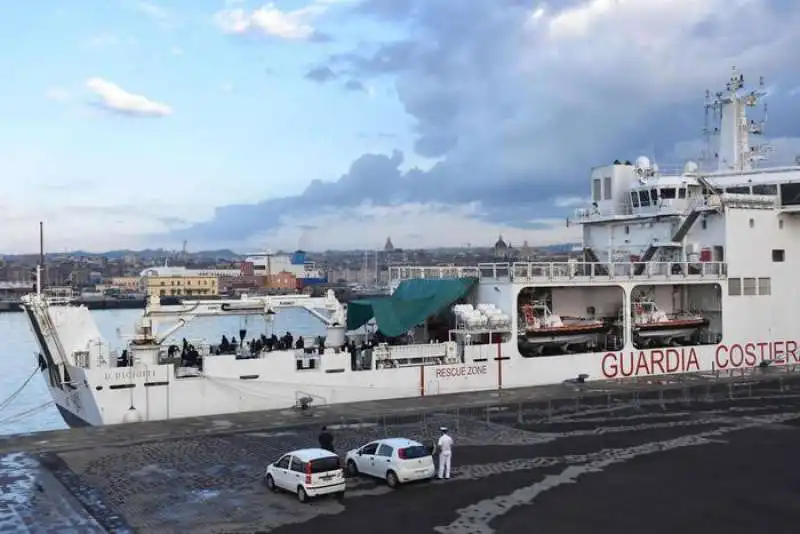 la nave diciotti a catania 3