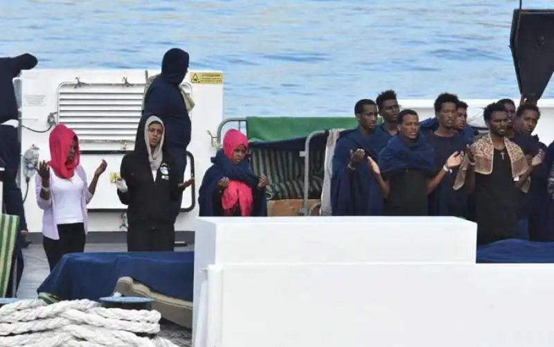 la nave diciotti a catania 7