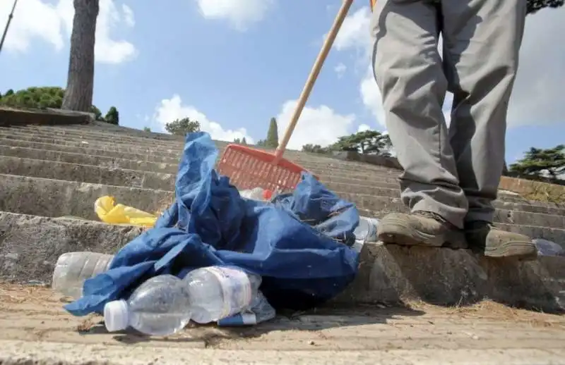 la spazzatura dei papa boys al circo massimo 30