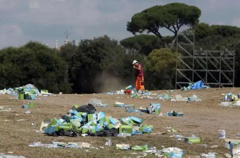 la spazzatura dei papa boys al circo massimo 37