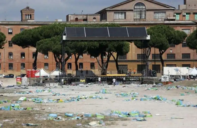 la spazzatura dei papa boys al circo massimo 38