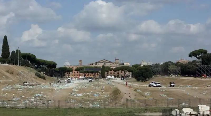 la spazzatura dei papa boys al circo massimo 45