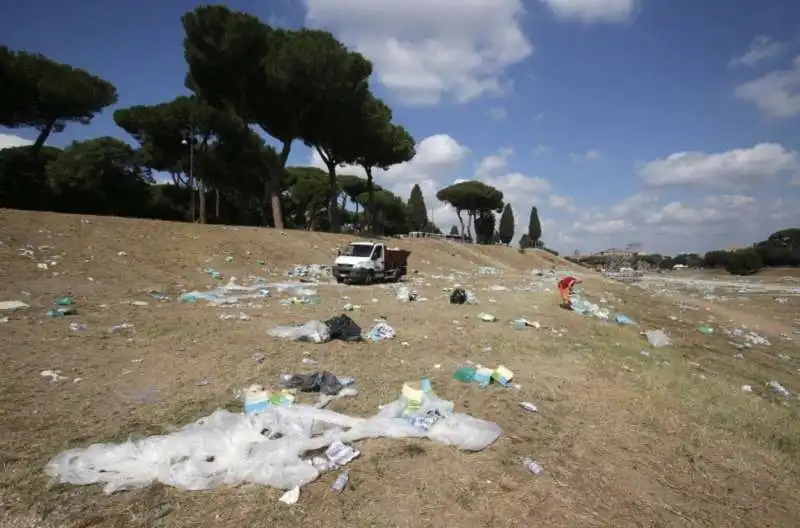 la spazzatura dei papa boys al circo massimo 47