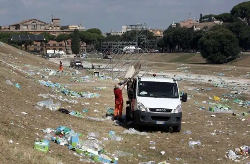 la spazzatura dei papa boys al circo massimo 49