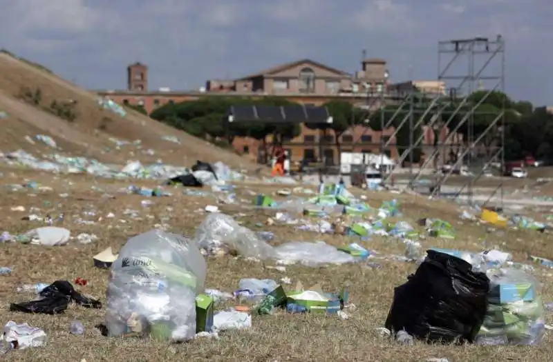 la spazzatura dei papa boys al circo massimo 51