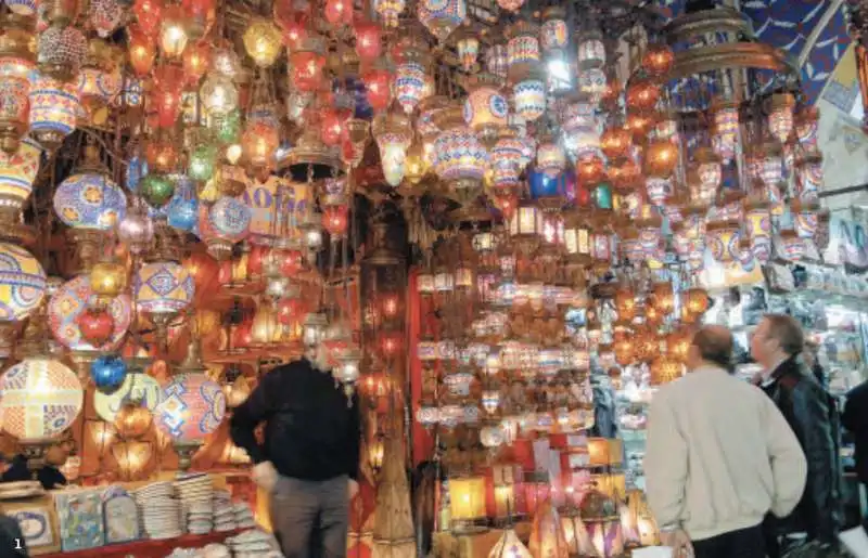 lampade in vendita al gran bazar di istanbul