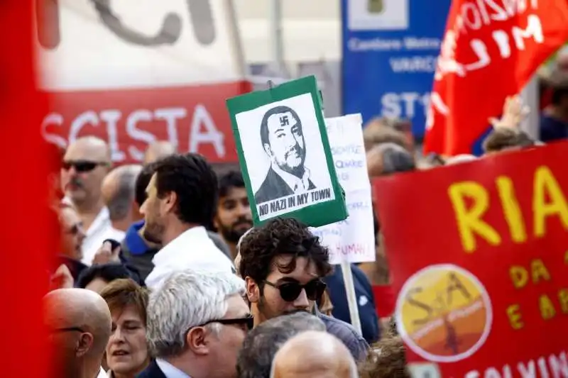 manifestazione a milano contro salvini e orban 20