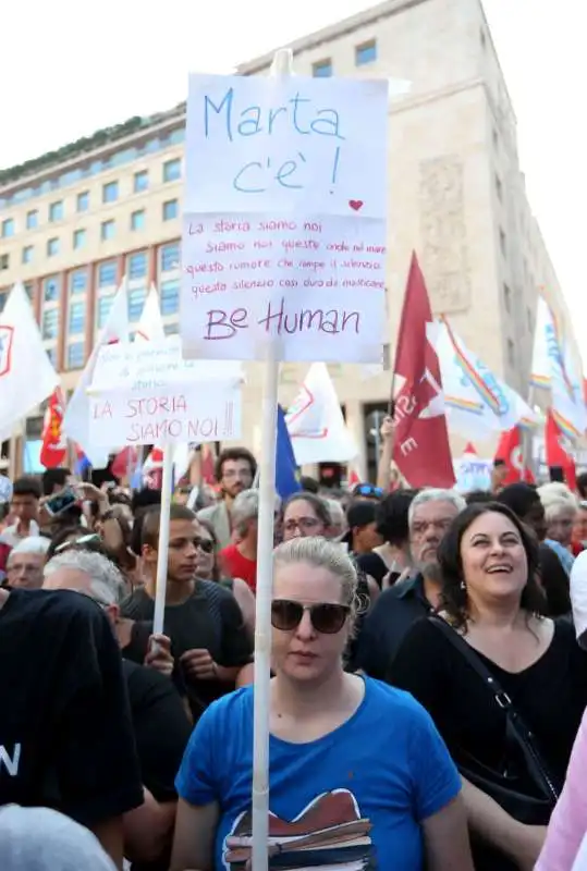 manifestazione a milano contro salvini e orban 29