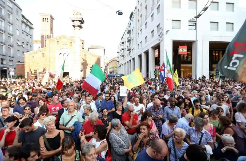 manifestazione a milano contro salvini e orban 31