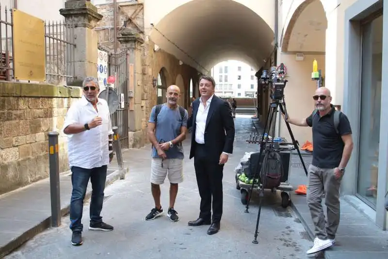 MATTEO RENZI E LUCIO PRESTA DURANTE LE RIPRESE DELLA DOCUFICTION SU FIRENZE