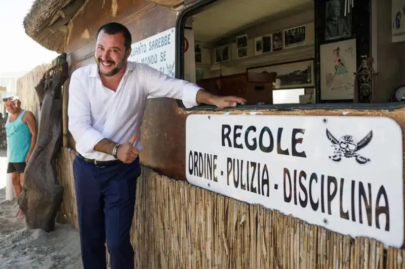 MATTEO SALVINI E L ENDORSEMENT ALLA SPIAGGIA FASCISTA