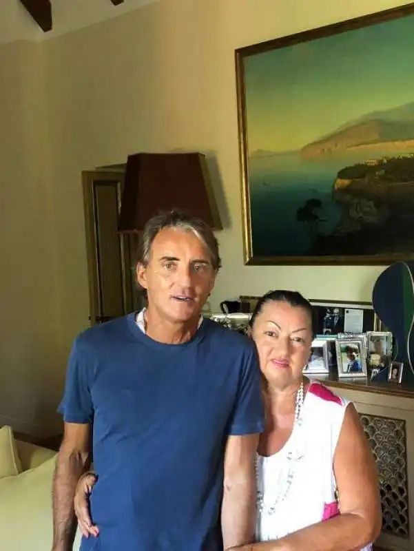 roberto mancini con la mamma marianna 1