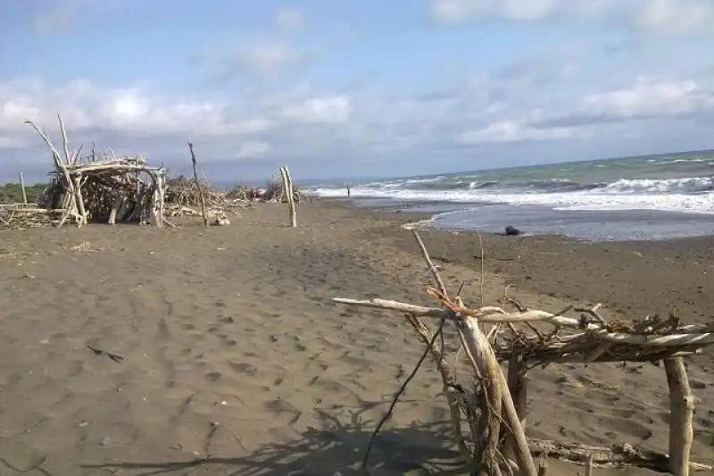 spiaggia  libera capalbio tra macchiatonda e chiarone