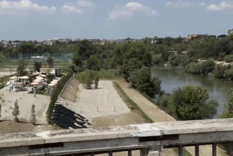 spiaggia tiberis roma 2