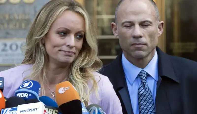 stormy daniels e l'avvocato michael avenatti