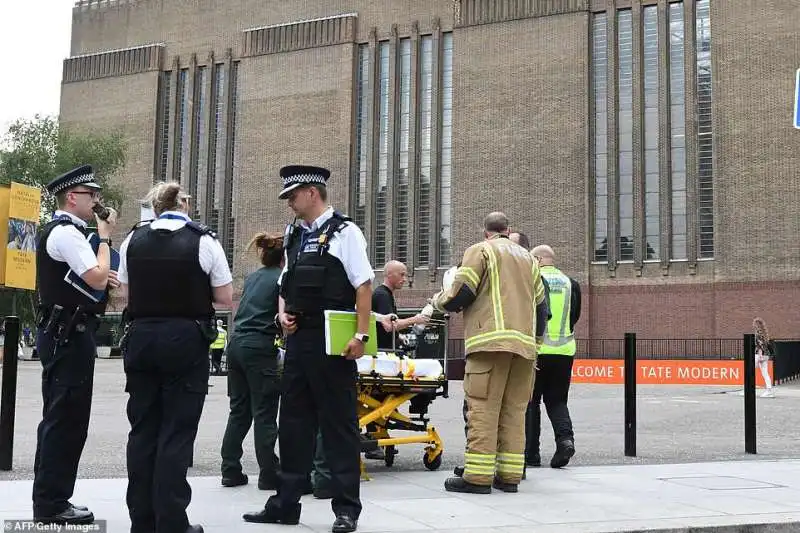 A LONDRA ARRESTATO UN 17ENNE CHE HA SPINTO UN BIMBO DI 6 ANNI DALLA TERRAZZA PANORAMICA DELLA TATE MODERN 3