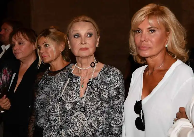 adriana russo patrizia pellegrino barbara bouchet daniela jacorossi  foto di bacco