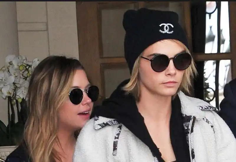 cara delevingne e ashley benson 10