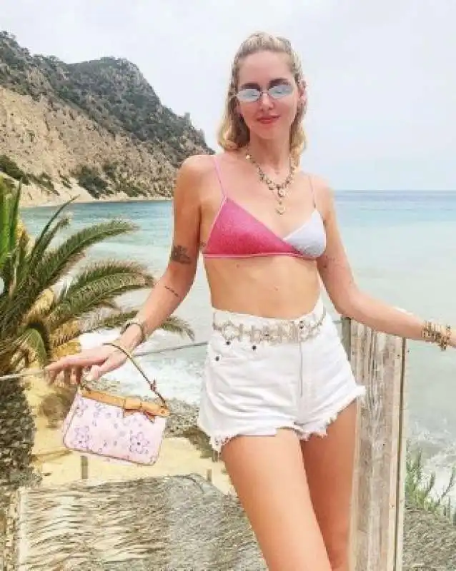 chiara ferragni a ibiza