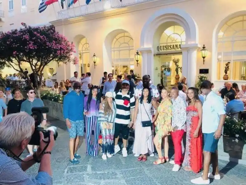 compleanno di magic johnson a capri 10