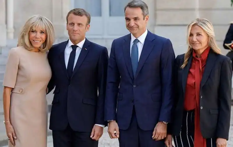 emmanuel e brigitte macron, kyriakos mitsotakis, mareva grabowski 1