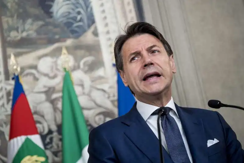 giuseppe conte riceve l'incarico per la formazione del suo secondo governo 1