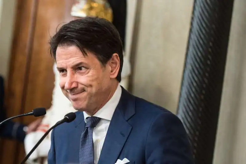 giuseppe conte riceve l'incarico per la formazione del suo secondo governo 3