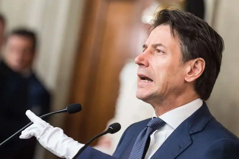 giuseppe conte riceve l'incarico per la formazione del suo secondo governo 4