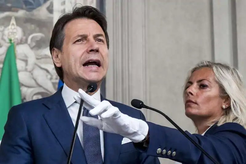 giuseppe conte riceve l'incarico per la formazione del suo secondo governo 9