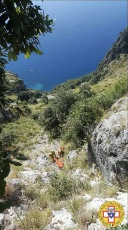 gli speleologi recuperano il corpo di simon gautier 4