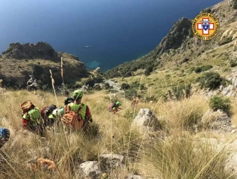 gli speleologi recuperano il corpo di simon gautier 5