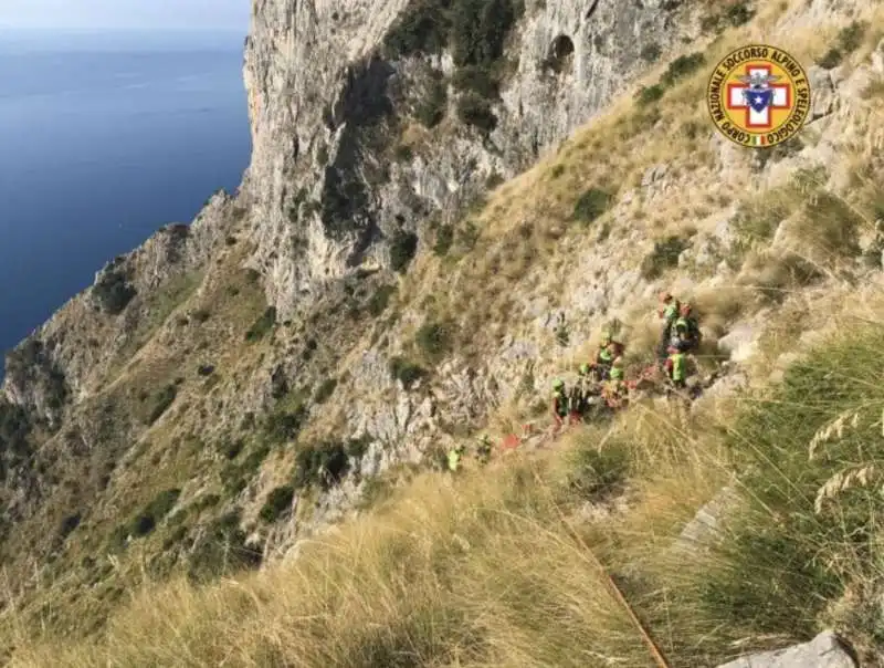 gli speleologi recuperano il corpo di simon gautier 9