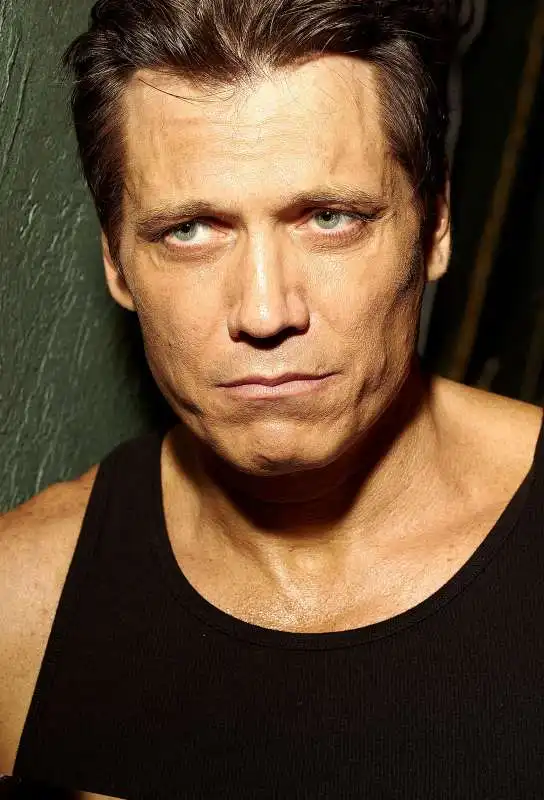 holt mccallany 1