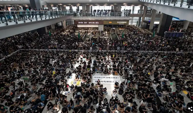 hong kong aeroporto protesta