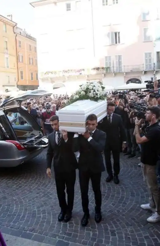 i funerali di nadia toffa 1